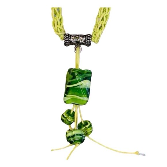 Hand Crafted Beaded Necklace Green White Glass Lime Green Macrame Cord Claw Clos - Picture 2 of 3